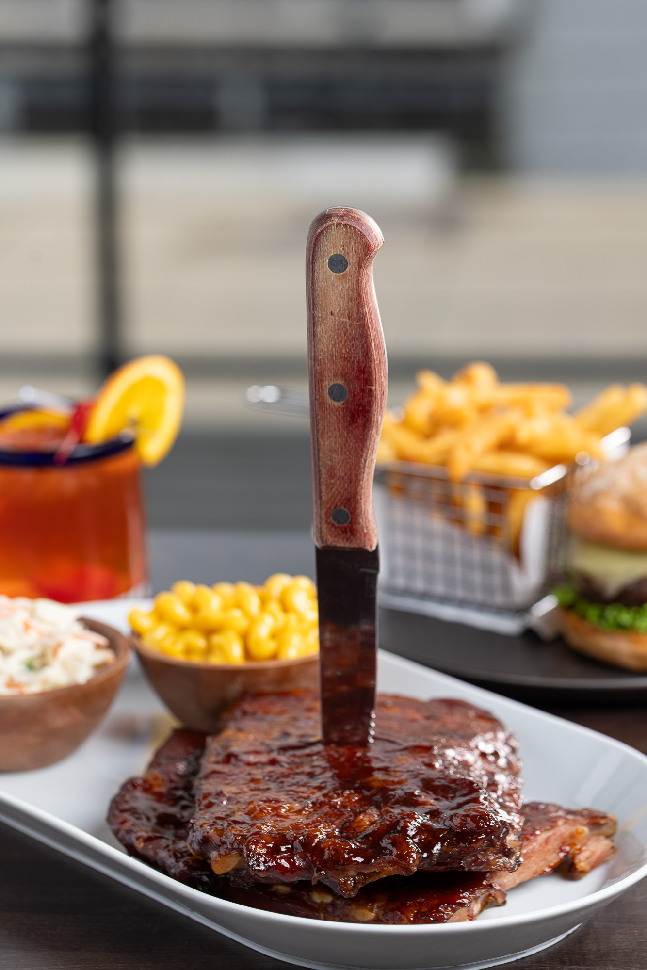 BBQ ribs with mac and cheese and coleslaw